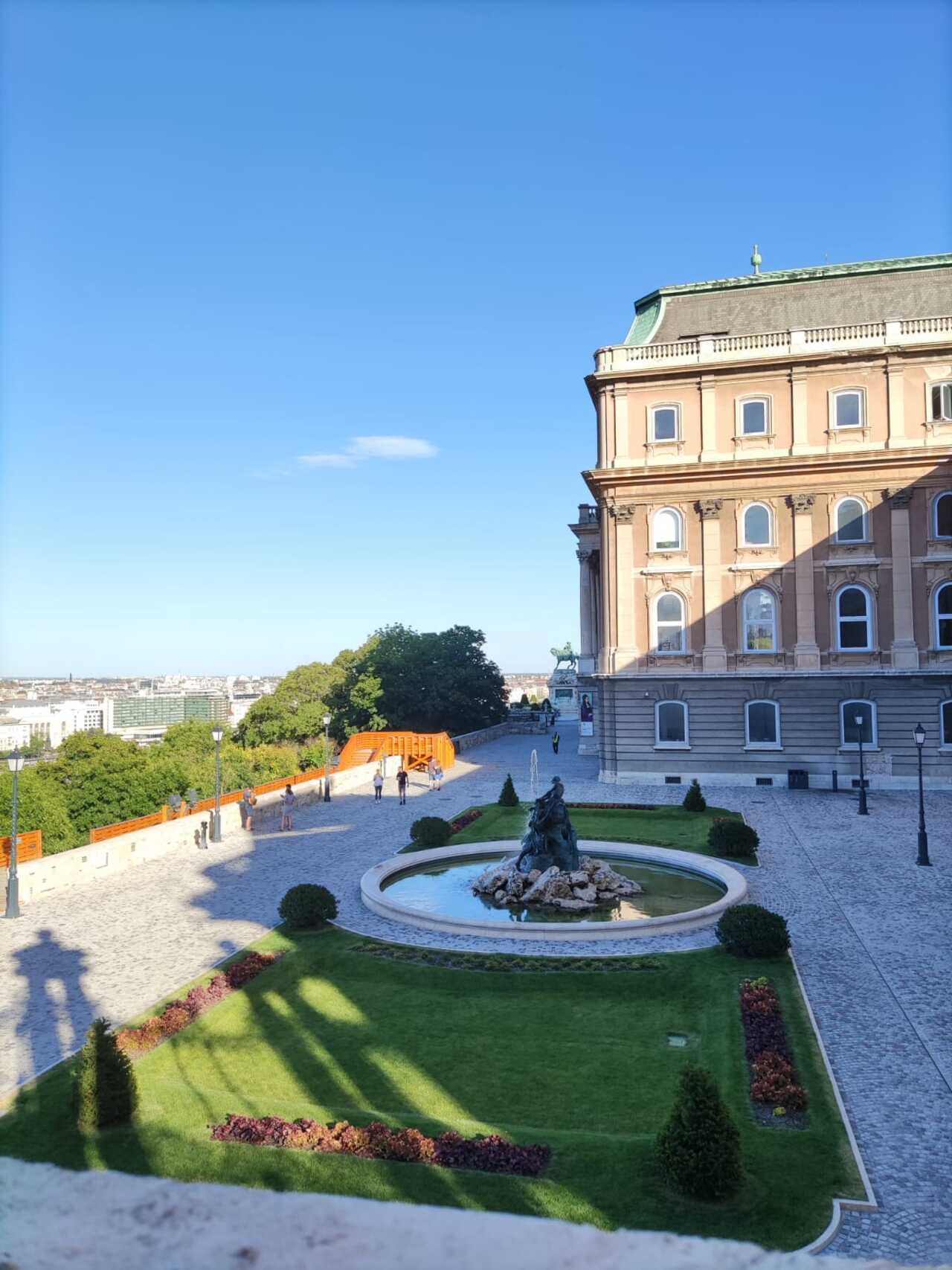 Tagesausflug nach Bratislava und Budapest mit Guide – Bild 14