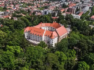 5 Burgen und Schlösser an einem Tag ab Bratislava – Bild 3